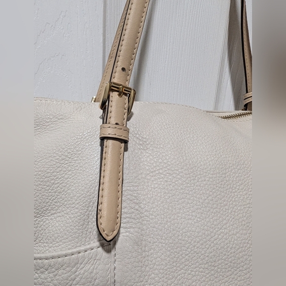 Michael Kors Jet Set Tote - Picture 5 of 16